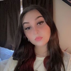 Meet your Posher, Danika